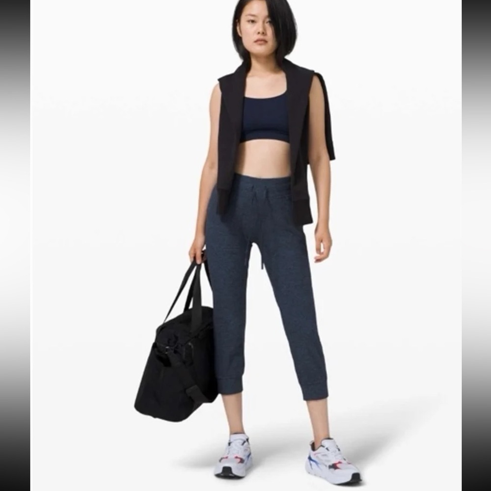 Lululemon Ready to Rulu Jogger Crop in Heathered True Navy/Black 
size 10
